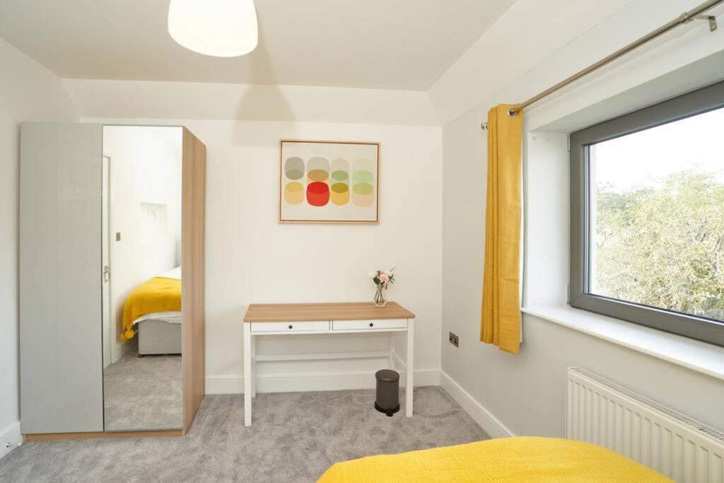 Home From Home - 4 Double Bed House With Parking Slough Exteriör bild