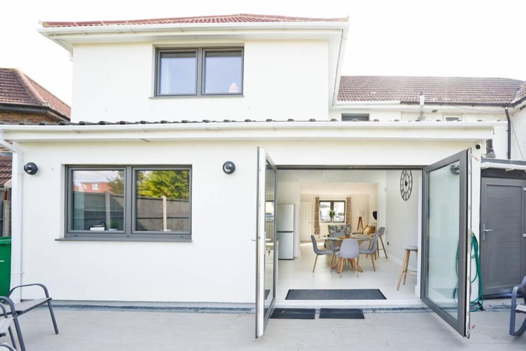 Home From Home - 4 Double Bed House With Parking Slough Exteriör bild