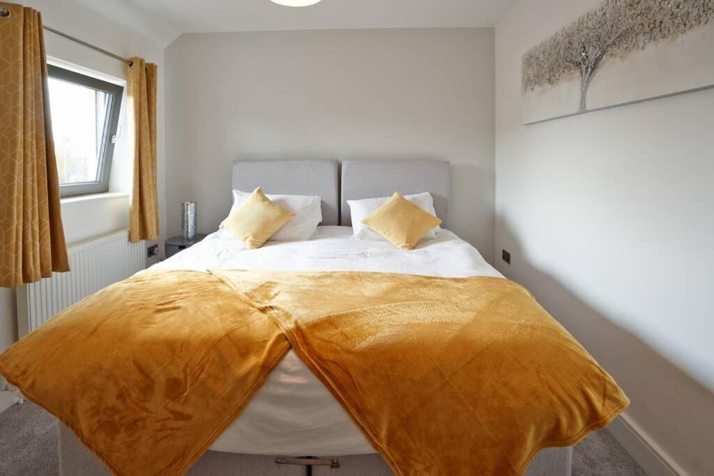 Home From Home - 4 Double Bed House With Parking Slough Exteriör bild