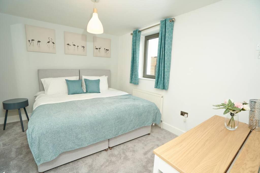 Home From Home - 4 Double Bed House With Parking Slough Exteriör bild