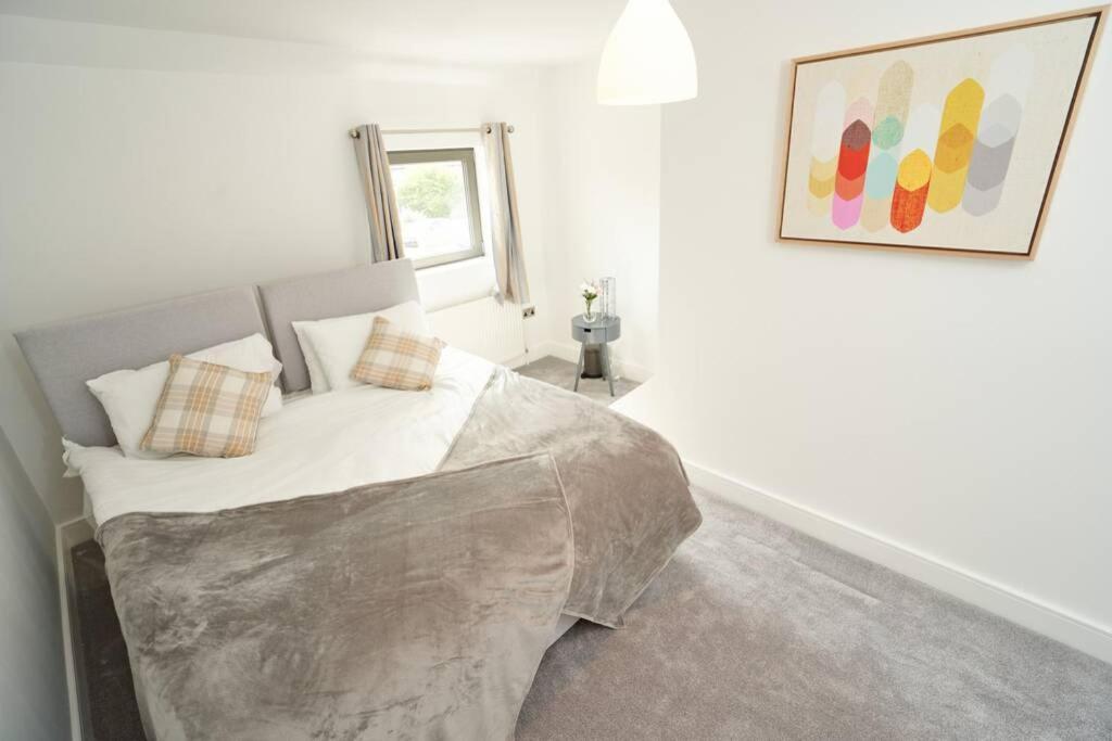 Home From Home - 4 Double Bed House With Parking Slough Exteriör bild